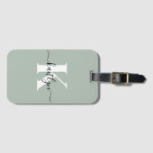 Moderne Saliegroene Script Monogram Bagagelabel (Voorkant (horizontaal))