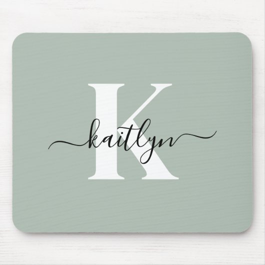 Moderne saliegroene script monogram muismat (Voorkant)