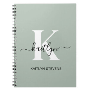 Moderne saliegroene script monogram notitieboek