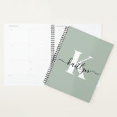Moderne saliegroene script monogram planner (Display)
