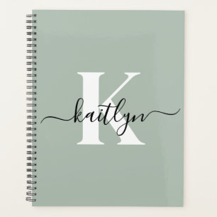 Moderne saliegroene script monogram planner