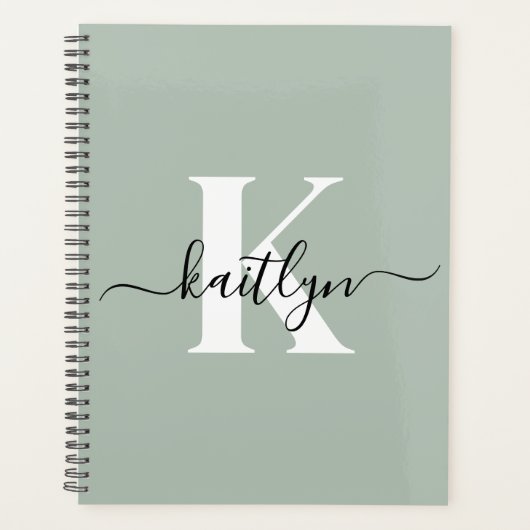 Moderne saliegroene script monogram planner (Voorkant)