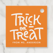 Moderne Schattigee Typografie Trick or treat Hallo Bedankjes Labels (Achterkant)