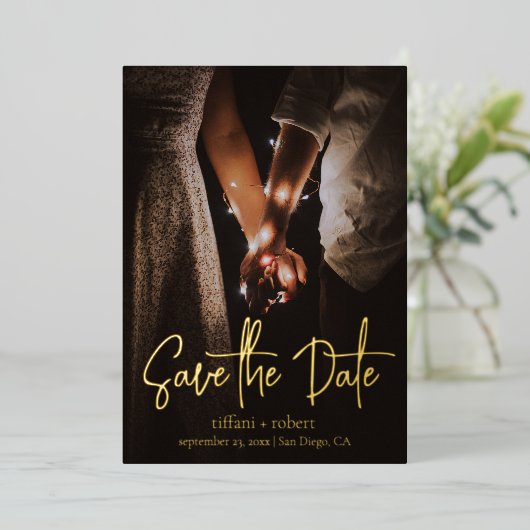 Moderne script aangepaste foto save the date echte folie uitnodiging (Staand Voorkant)