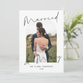 Moderne Script Boog Foto Getrouwd Blij Feestdagenkaart (Staand voorkant)