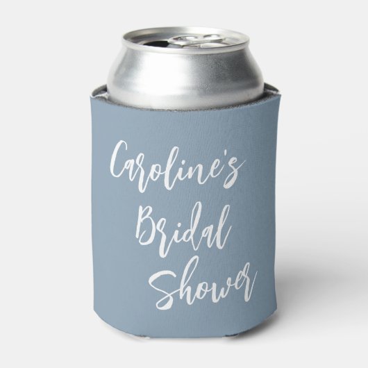 Moderne Script Bruiloft Feest Custom Dusty Blue Blikjeskoeler (Blikje Voorkant)