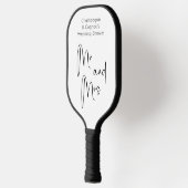 Moderne Script Bruiloftsspul Mr en Mrs Pickleball Paddle (Links)