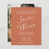 Moderne Script Budget Foto Wedding Invitation (Voorkant / Achterkant)
