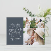 Moderne script dankbaar fotovakantie feestdagenkaart (Staand voorkant)