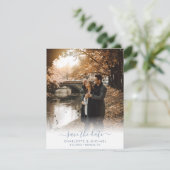 Moderne Script Dusty Blue Wedding Foto Aankondiging (Staand voorkant)