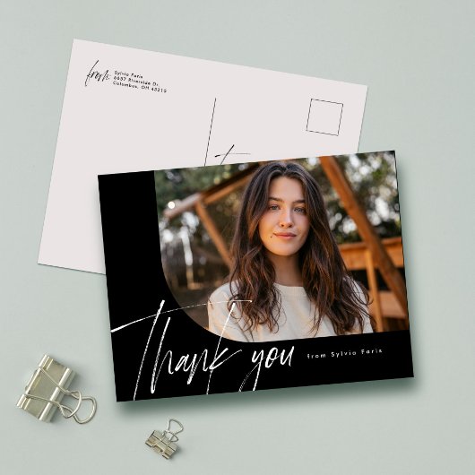 Moderne script één foto zwart afstudeer bedankt briefkaart