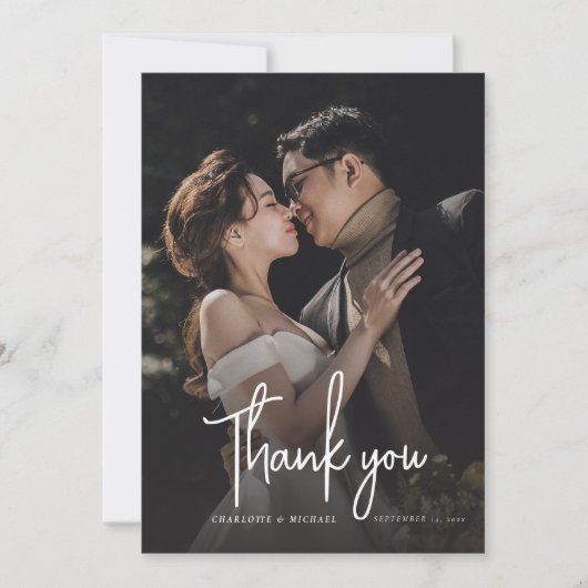 Moderne Script Elegante Foto Huwelijk Bedankkaart (Voorkant)