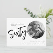 Moderne Script Foto 60e verjaardag Zwart & Wit Kaart (Staand voorkant)