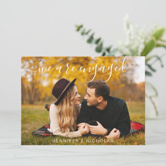 Moderne Script Foto Huwelijk Save The Date (Staand voorkant)