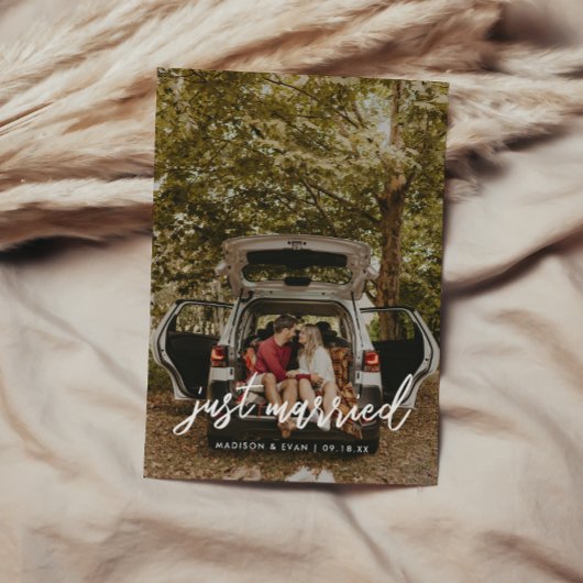 Moderne Script Foto 'Just Married' Trouwdag Aankondiging