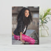 Moderne Script Graduate Photo Graduate Invitation (Debout devant)