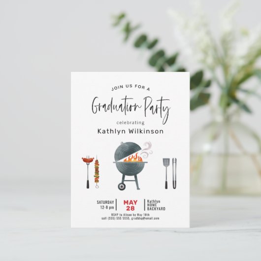Moderne Script Graduation BBQ Party Invitation (Debout devant)