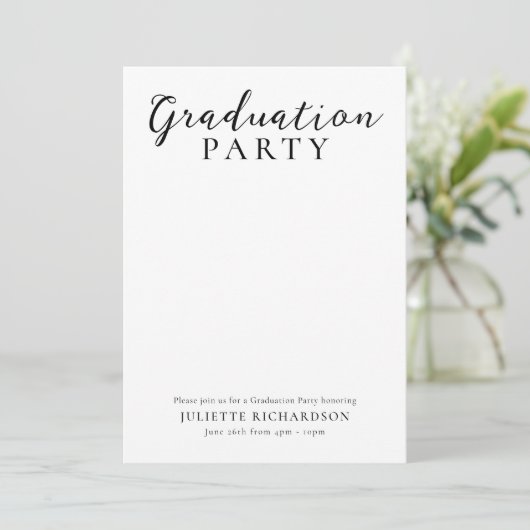 Moderne Script Graduation Photo Party Invitation (Debout devant)