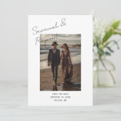 Moderne script handtekening stijl foto bruiloft save the date (Staand voorkant)