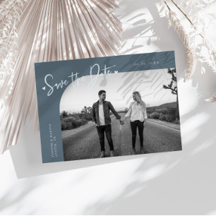 Moderne Script Hart Leiste Blau Gebogen Frame Foto Save The Date