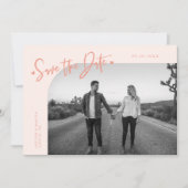 Moderne Script Heart Peach Gebogen Frame Foto Save The Date (Voorkant)