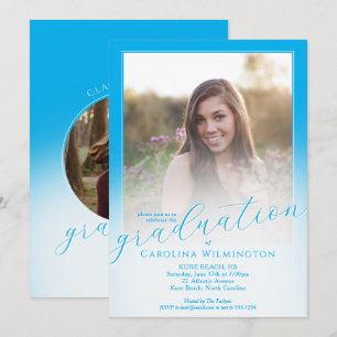 Moderne Script Hemelblauwe Ombre Foto Afstudeercer Kaart
