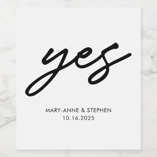 Moderne Script Ja Verloving Wedding Party Wijn Etiket (Enkel label)