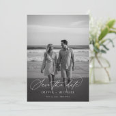 Moderne script minimalistische trouwfoto save the date (Staand voorkant)