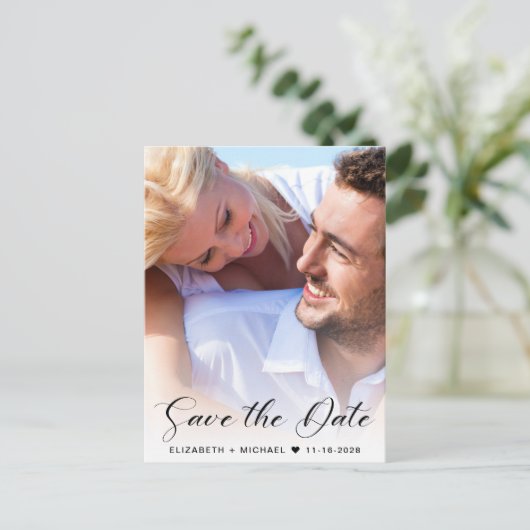 Moderne Script Photo Overlay Save the Date Aankondigingskaart (Staand voorkant)