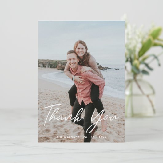 Moderne Script Trouwfoto Flat Dank u kaart (Staand voorkant)