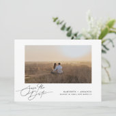 Moderne Script Trouwwebsite Foto Save The Date (Staand voorkant)