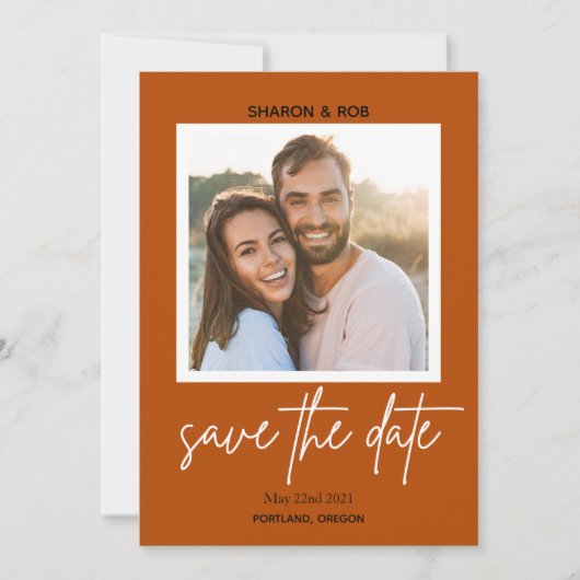 Moderne scriptfoto terracotta save the date (Voorkant)