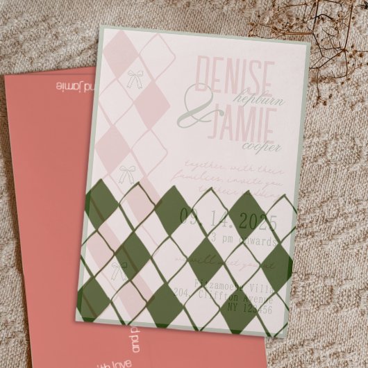 Moderne smaragdgroene gezellige Argyle bruiloft Vellum Uitnodigingen