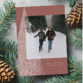 Moderne snowy kerstboom, één foto stijlvol feestdagenkaart