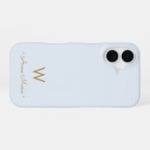Moderne Stofblauwe Gouden Script Monogram iPhone 16 Hoesje (Achterkant horizontaal)