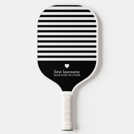 Moderne strepen met Upscale Heart Monogram Black Pickleball Paddle (Voorkant)