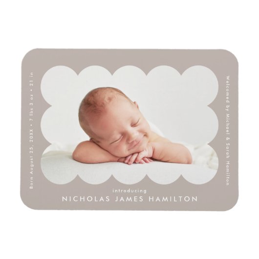 Moderne Taupe Gekartelde Lijst Geboorteaankondigin Magneet (Horizontaal)