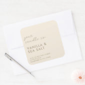 Moderne Taupe Minimalistische Kaarslabel Vierkante Sticker (Envelop)