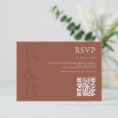 Moderne Terracotta Monogram Minimalistische Trouwk RSVP Kaartje (Staand voorkant)