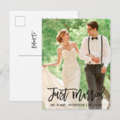 Moderne trouwfoto Just Married Brush Script Briefkaart (Voorkant / Achterkant)
