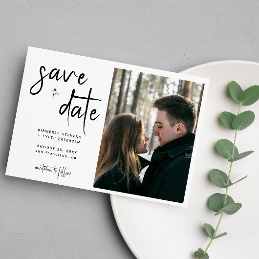 Moderne trouwfoto save the date
