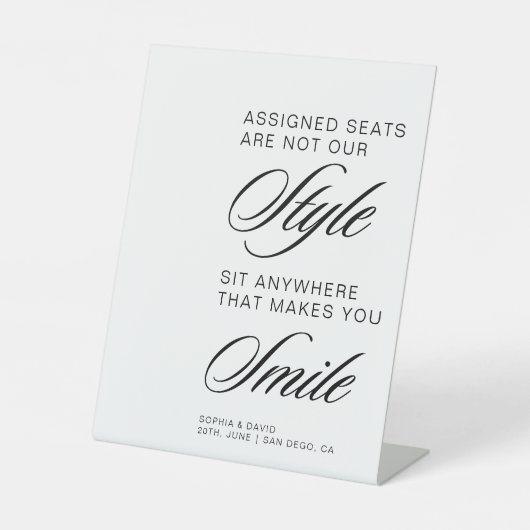 Moderne trouwstoelen zijn niet onze stijl reclamebord met voetstuk (Voorkant)