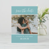 Moderne Turquoise Script Foto Bruiloft Save The Date (Staand voorkant)