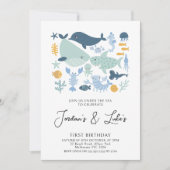 Moderne Tweeling Foto Zeewezens Jongens 1e Verjaar Kaart (Voorkant)