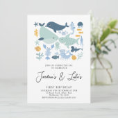 Moderne Tweeling Foto Zeewezens Jongens 1e Verjaar Kaart (Staand voorkant)