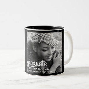 Moderne Typografie Black White Class of 2022 Mok