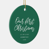 Moderne Typografie Groen Onze Eerste Kerstdag Keramisch Ornament (Rechts)
