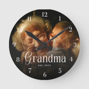 Moderne typografie oma cadeau met foto ronde klok