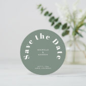 Moderne Typografie Ronde Circle Sage Green Save The Date (Staand voorkant)
