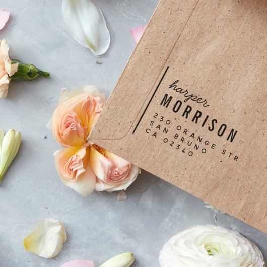 Moderne typografie-scriptnaam en -retouradres zelfinktende stempel